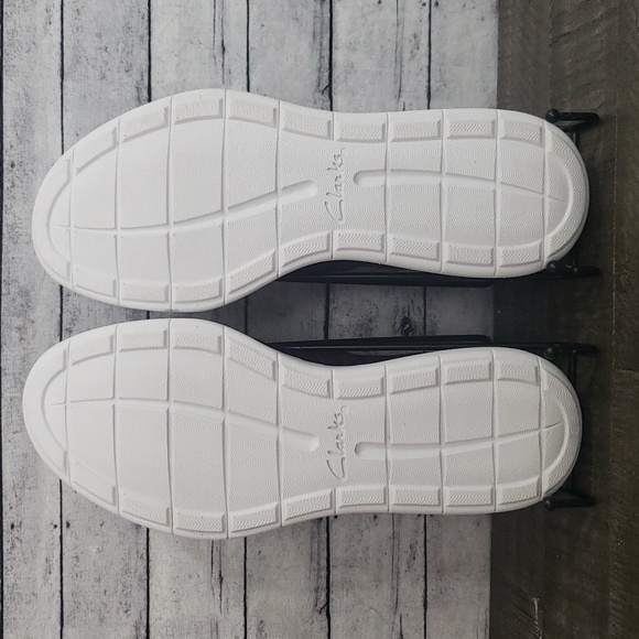 Clarks-Cloudsteppers Ezera Walk Slip-On Sneaker Burgundy Knit Size 9M - Picture 7 of 8